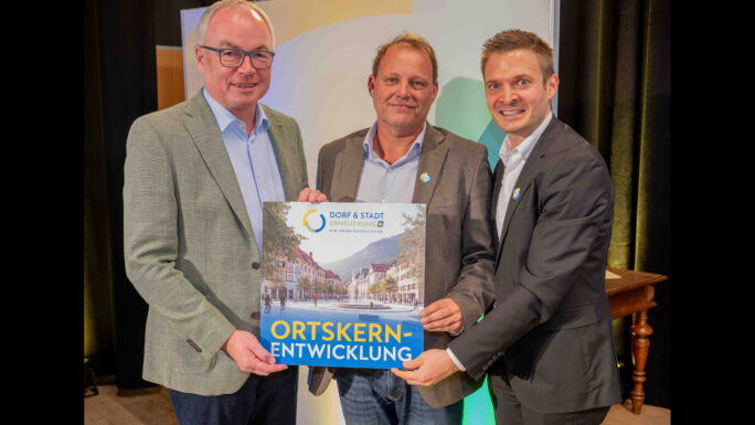 LH-Stv. Stephan Pernkopf, Ortskernkoordinator der Dorf- & Stadterneuerung, Martin Ruhrhofer, Geschäftsführer der Dorf- & Stadterneuerung